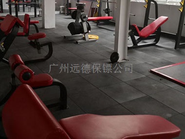 女子外出遇人贩子团伙，情急下求助广州专业保镖